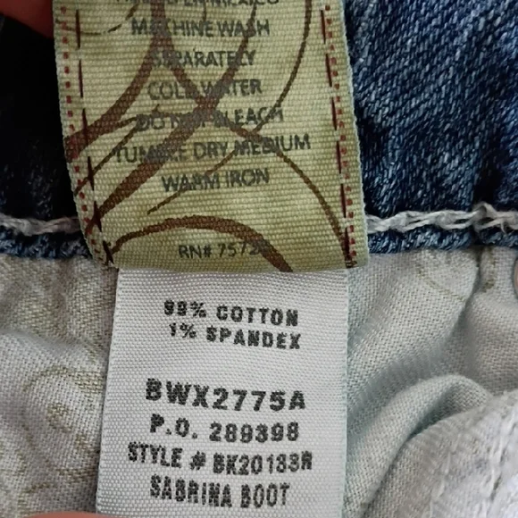 BKE Sabrina Distressed Bootcut Jeans 30x31.5 • Stretchy Holes + White Hem! - Picture 14 of 15